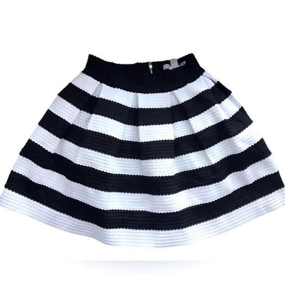 Forever 21 Dresses & Skirts - Structured black and white pleated A-line skirt size S